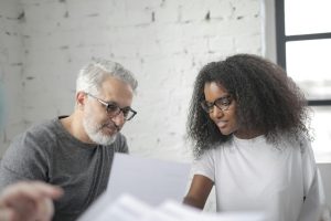 Two employees having a discussion.